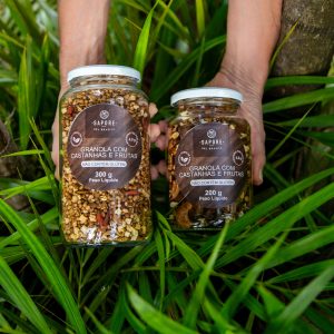 GRANOLA COM CASTANHAS E FRUTAS